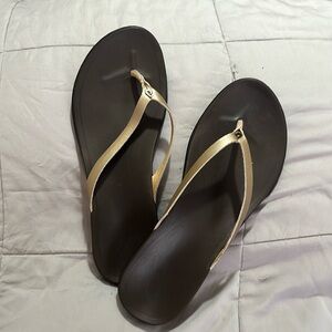 OluKai flip flops sz 11 womens golden color